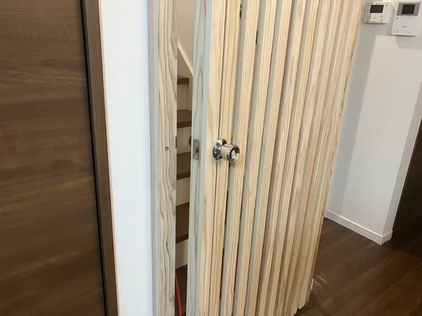 鹿児島県鹿児島市_階段ドア_施工後