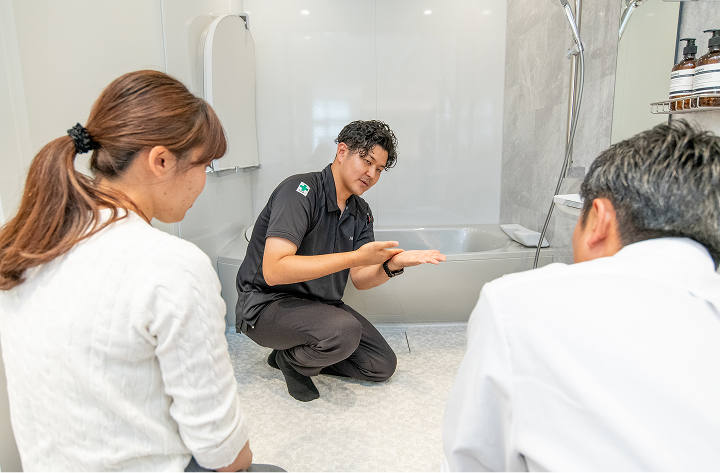 浴室説明の様子