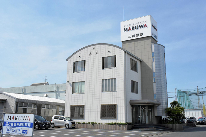 丸和建設本社の外観